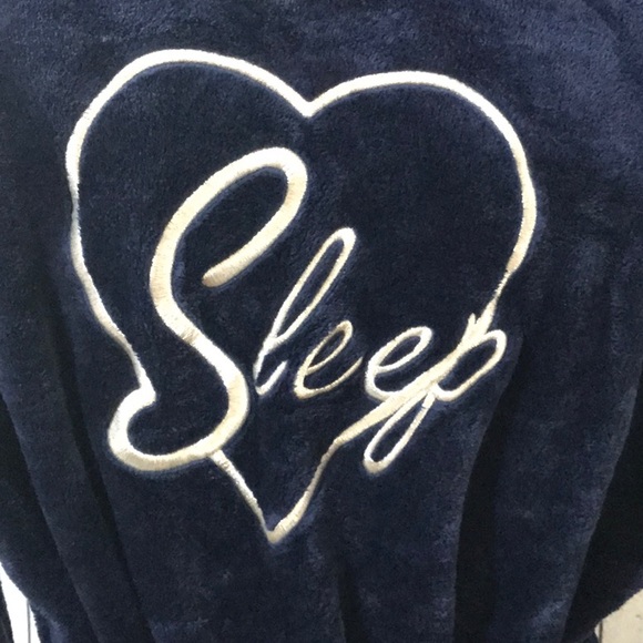 NwoT super soft faux fur robe Glitter SLEEP embroidered on back - Picture 6 of 8